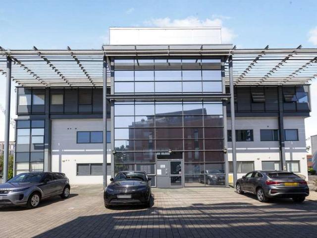 Flat for sale in Highway, Maidenhead