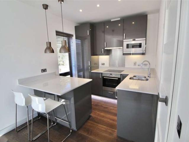 Flat for sale in Hampton, Greater London