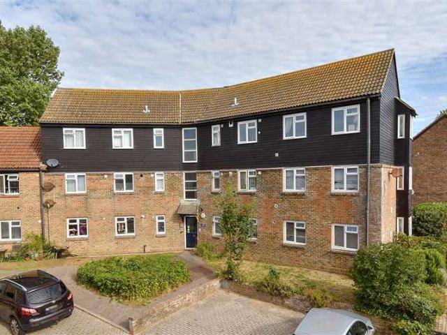 Flat for sale in Peacehaven, Iford