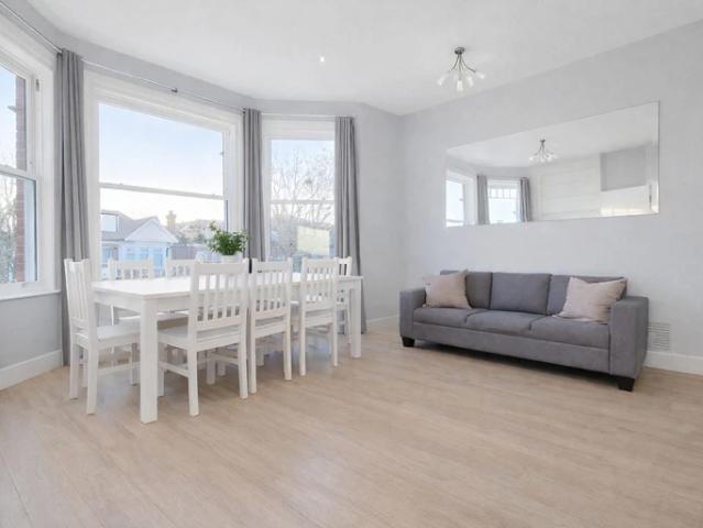 Apartment for rent in Mapesbury, Greater London
