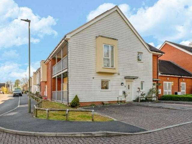 Flat for sale in Row Town, Surrey