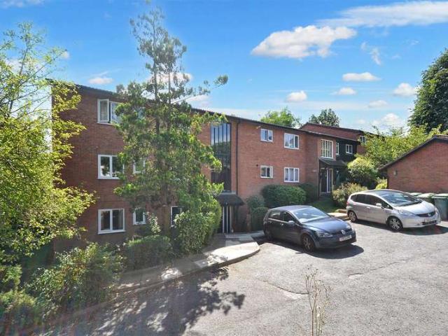 Flat for sale in St Albans, Bernards Heath