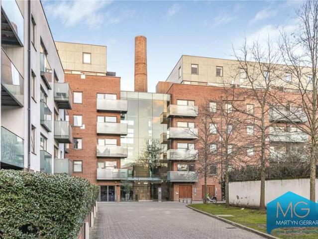 Flat for sale in Finsbury Park, Greater London