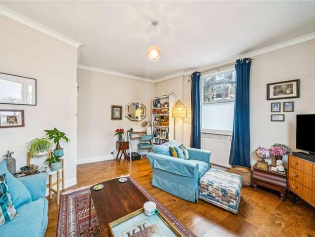 Flat for sale in London Borough of Wandsworth, Greater London