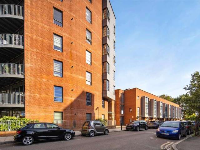 Flat for sale in South Hackney, Greater London