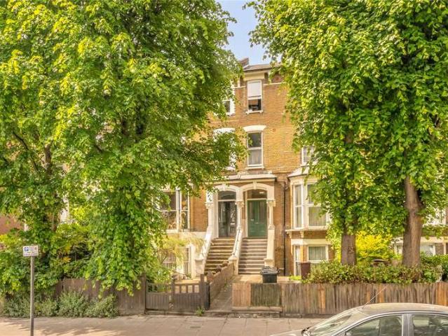 Flat for sale in Shacklewell, Greater London