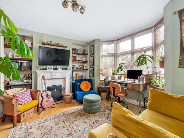 Flat for sale in London Borough of Southwark, Greater London