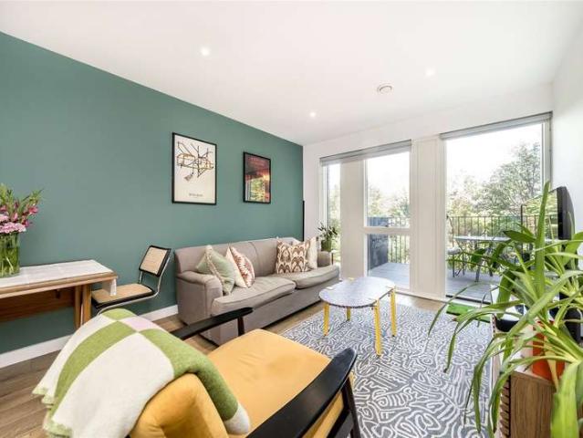 Flat for sale in Stratford Marsh, Greater London