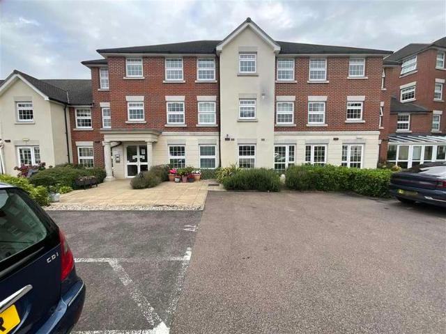 Flat for sale in Ongar, Epping