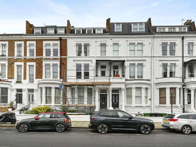 Flat for sale in London Borough of Hammersmith and Fulham, Greater London