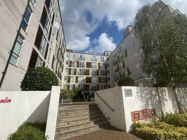Flat for sale in Elstree and Borehamwood, Borehamwood