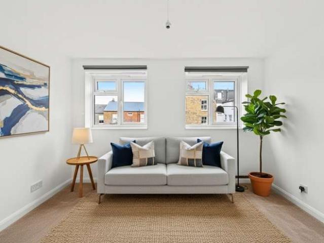 Flat for sale in Peckham, Greater London