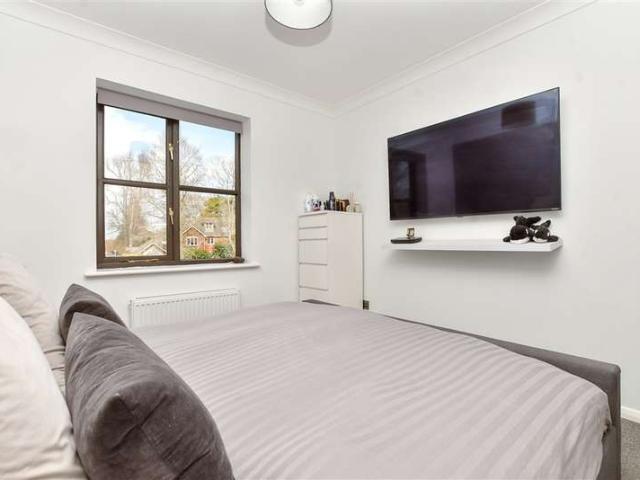 Flat for sale in Pachesham Park, Surrey