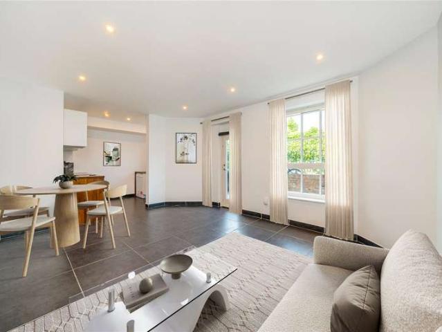 Flat for sale in London Borough of Tower Hamlets, Greater London