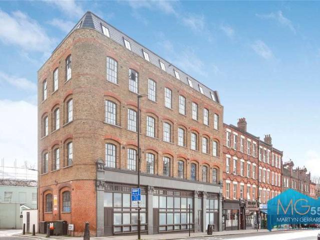 Flat for sale in Kentish Town, Greater London