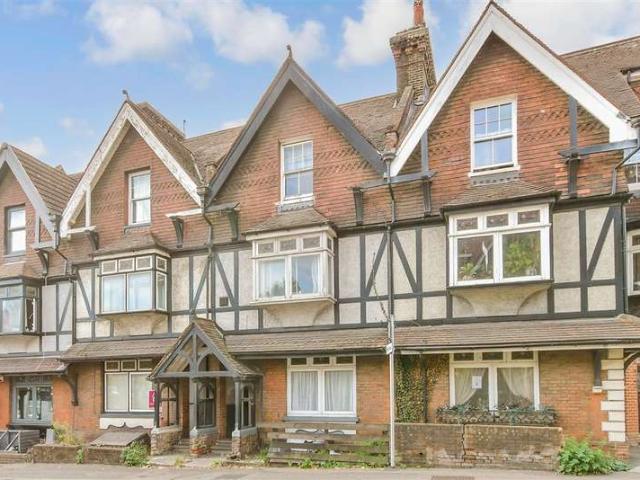 Flat for sale in Strood
