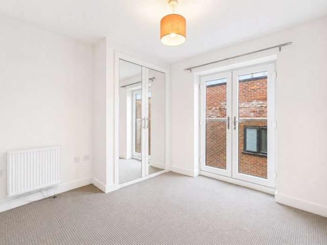 Flat for rent in Perryfields, West Sussex