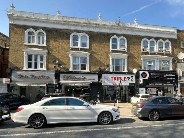 Flat for sale in Canning Town, Greater London