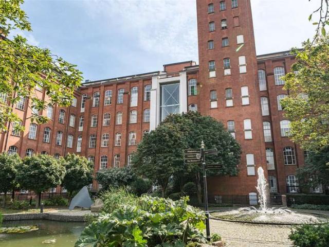 Flat for sale in Old Ford, Greater London