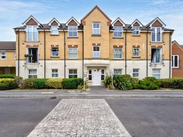 Flat for sale in Hill Park, Fareham