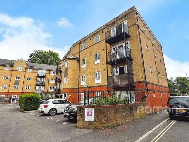 Flat for sale in North Town, Aldershot
