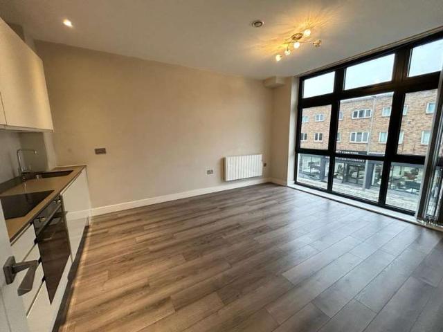 Flat for rent in The Image, Pouchen End