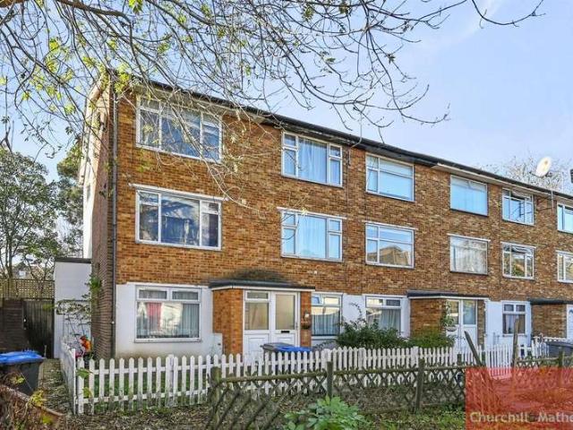 Flat for sale in Harlesden, Greater London