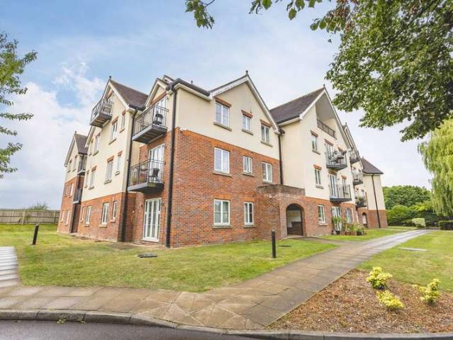 Flat for sale in Datchet, Myrke