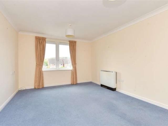 Flat for sale in Red Hill, Surrey