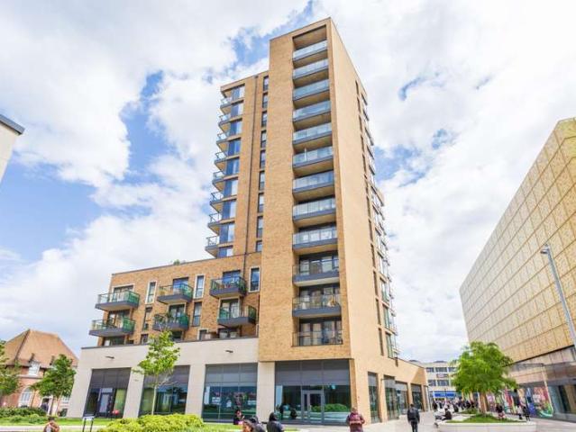 Flat for sale in London Borough of Hounslow, Greater London