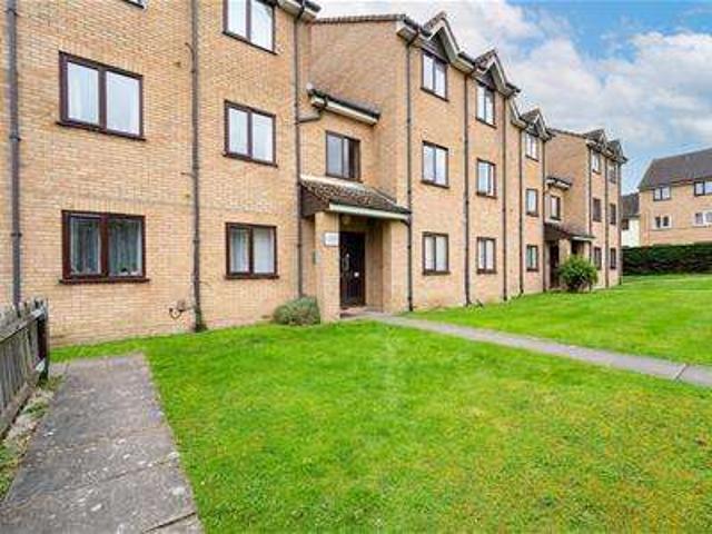 Flat for sale in Elstree and Borehamwood, Borehamwood