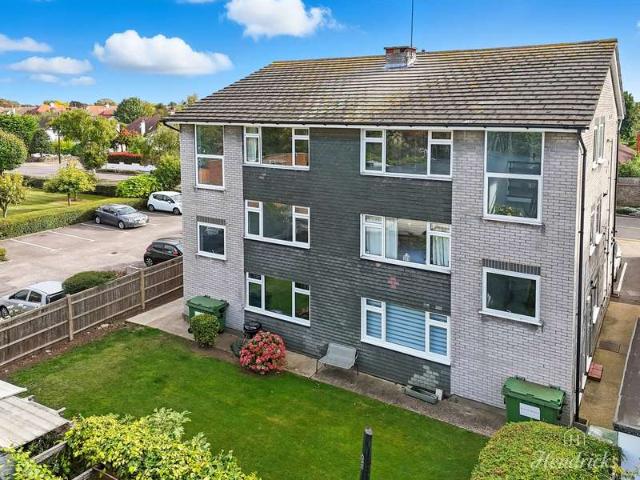 Flat for sale in North Shoebury, Alton Barnes