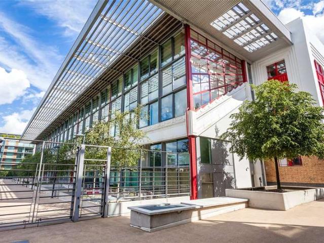 Flat for sale in Finsbury Park, Greater London