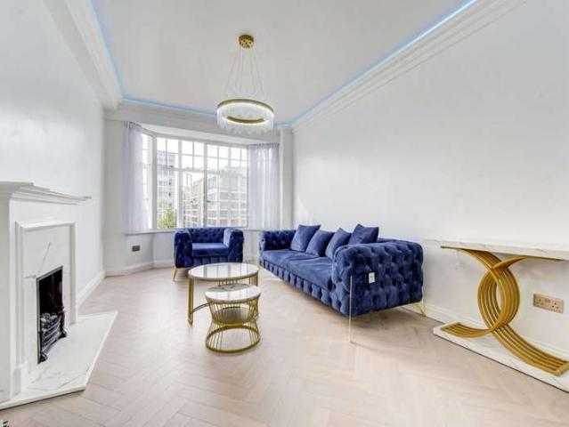 Flat for sale in Earl's Court, Kensington