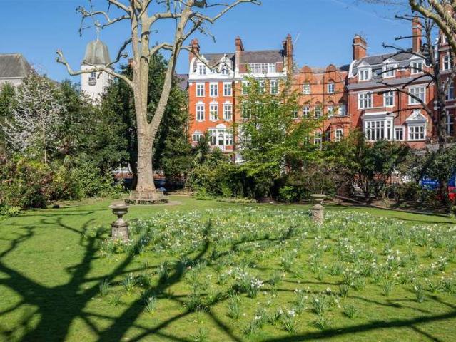 Flat for sale in Chelsea, Greater London