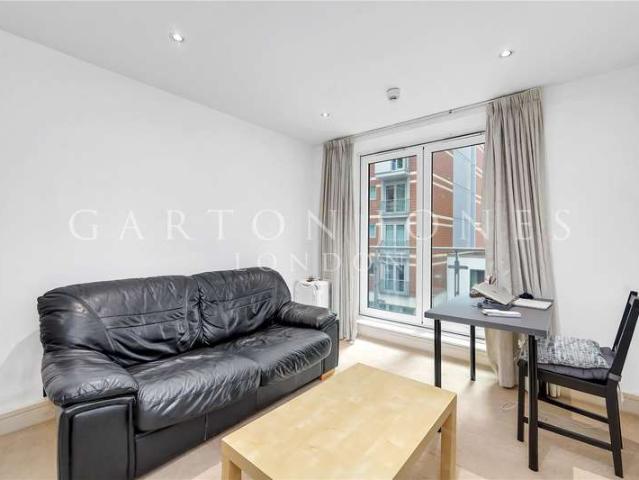 Flat for sale in South Lambeth, Greater London