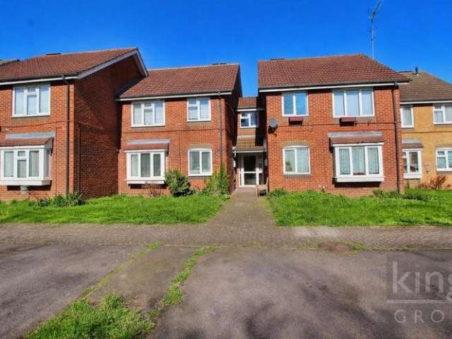 Flat for sale in Broxbourne, Hertfordshire