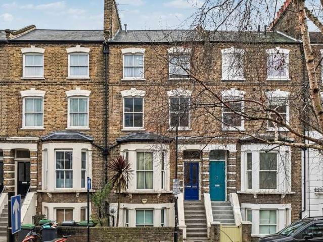 Flat for sale in Stroud Green, Greater London