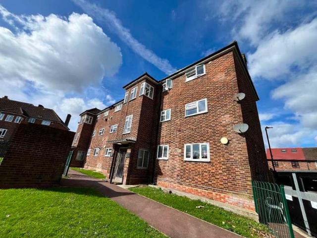 Flat for sale in Harold Hill, Greater London