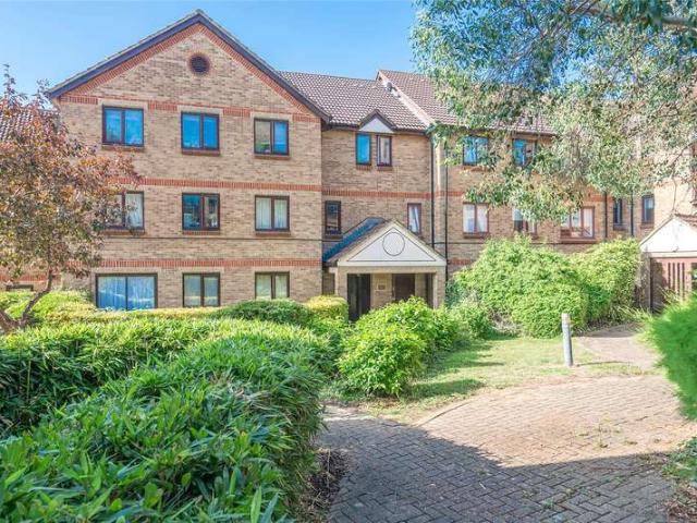Flat for sale in Finchley, Greater London