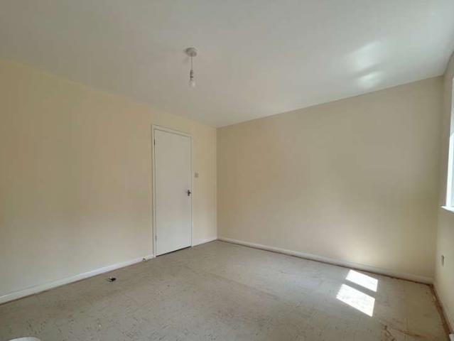 Flat for sale in Grays, Essex