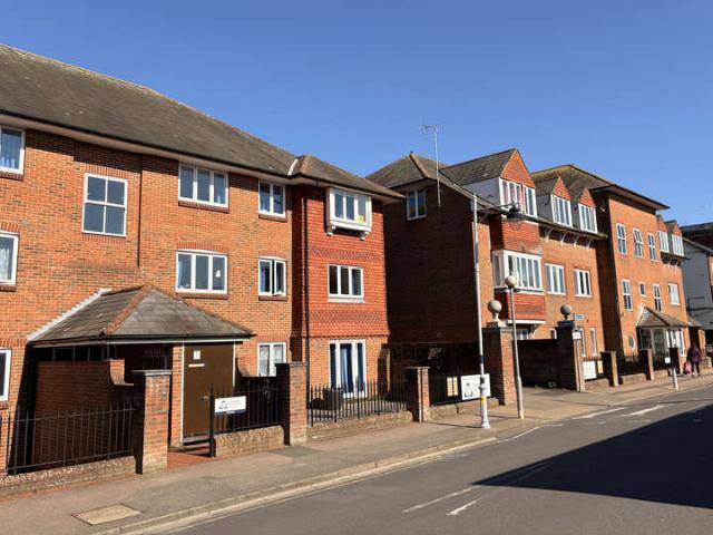Flat for rent in St. Mildred's, The Bridge
