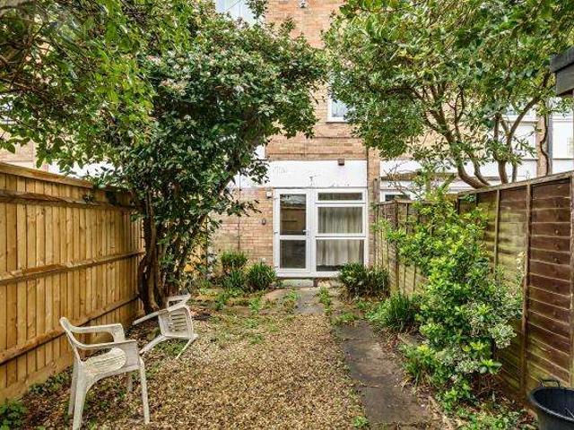 Flat for sale in The Slade, Oxfordshire