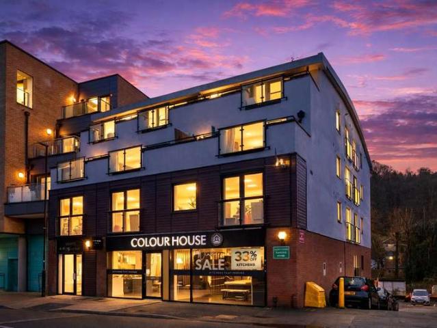 Flat for sale in Hillview, Surrey