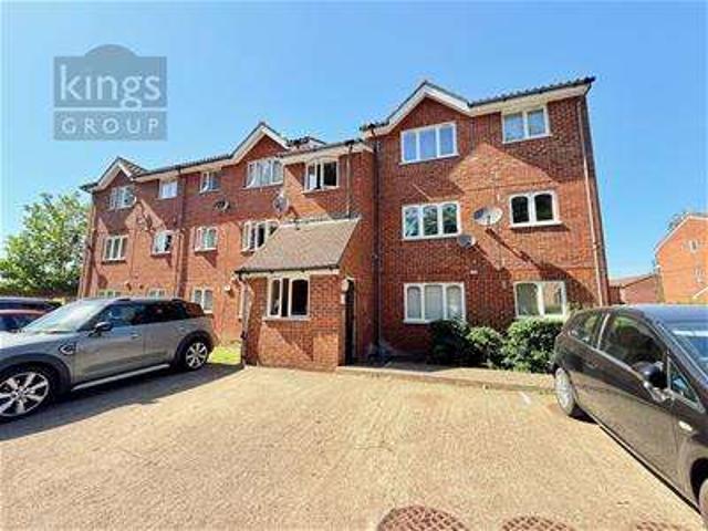 Flat for sale in Epping, Essex