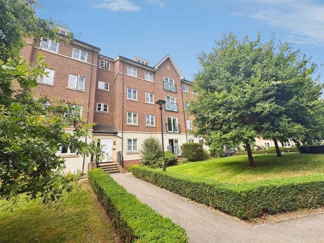 Flat for sale in Walton, Aylesbury