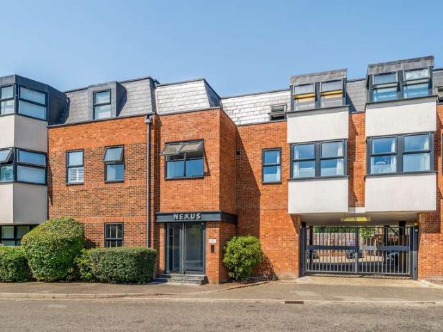 Flat for sale in Row Town, Surrey