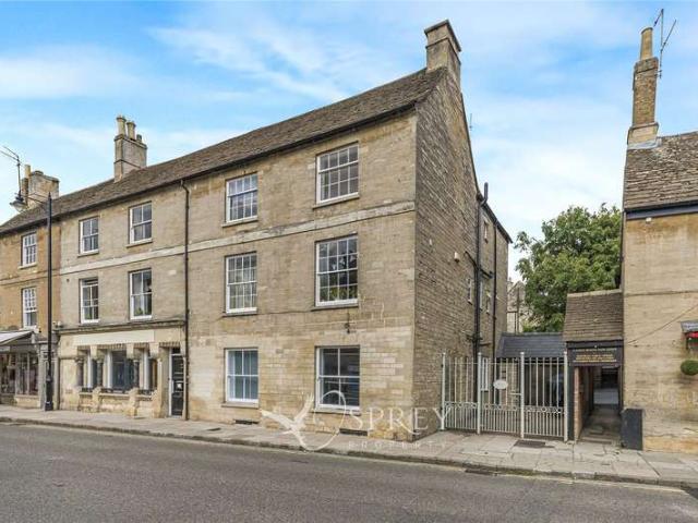 Flat for sale in Oundle, North Northamptonshire