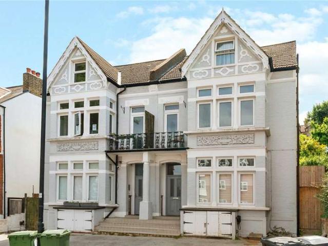 Flat for sale in West Norwood, Greater London