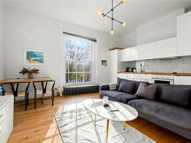 Flat for sale in Highbury, Greater London